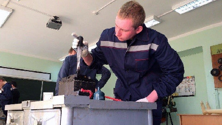 В Поморье выбрали лучшего молодого специалиста по ремонту автомобилей